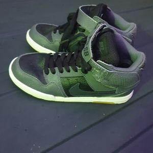 Nike sb youth 4.5y shoes